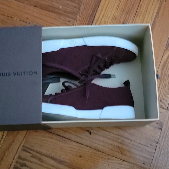 Burgundy Louis Vuitton sneakers - Picture 4 of 5